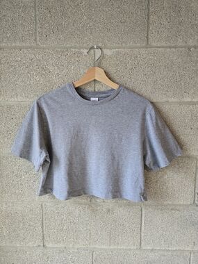 Jo & co Women's Gray Crop Tee